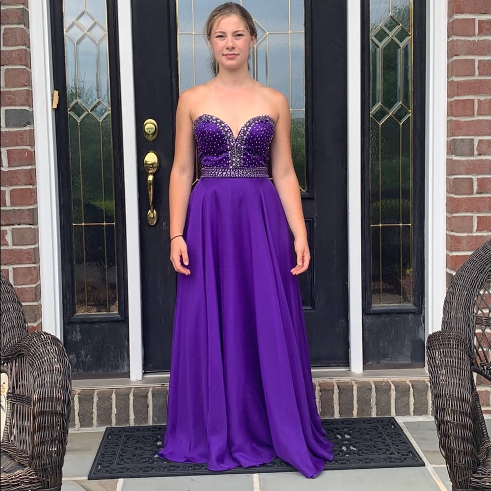 GORGEOUS PURPLE SHERRI HILL GOWN size 4